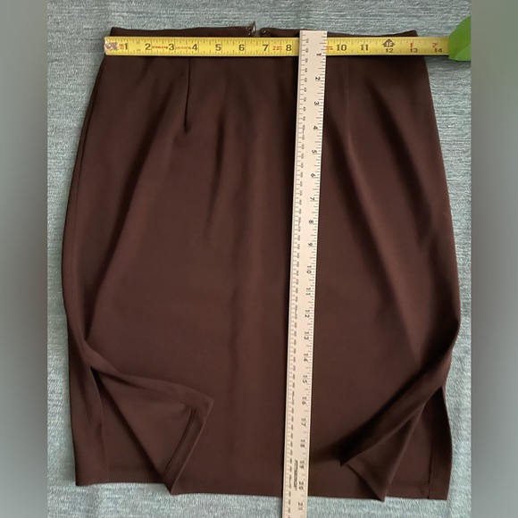 Ann Taylor Chocolate Brown Knee Length Skirt.  Sz 4P. Back Zip. Side Slits. - Picture 5 of 5